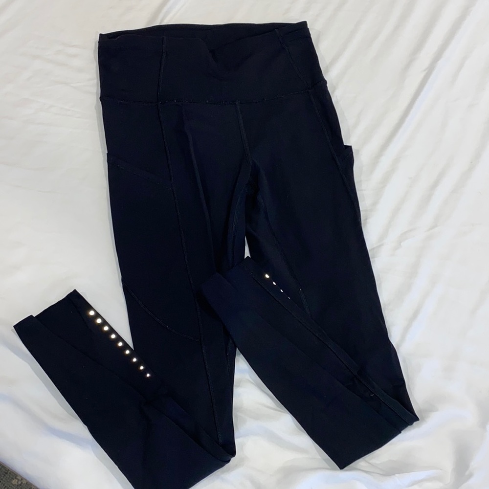 Size 4 fast and free black lululemon leggings 25”